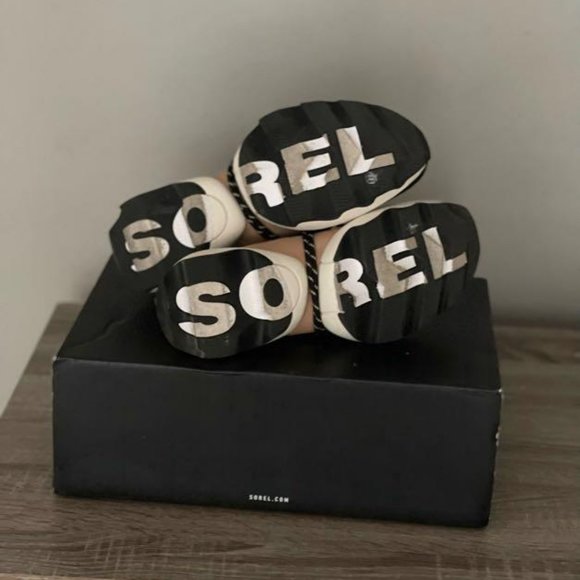 Sorel Women's Kinetic Impact Lace Sneaker - Size 8.5 - Picture 2 of 5